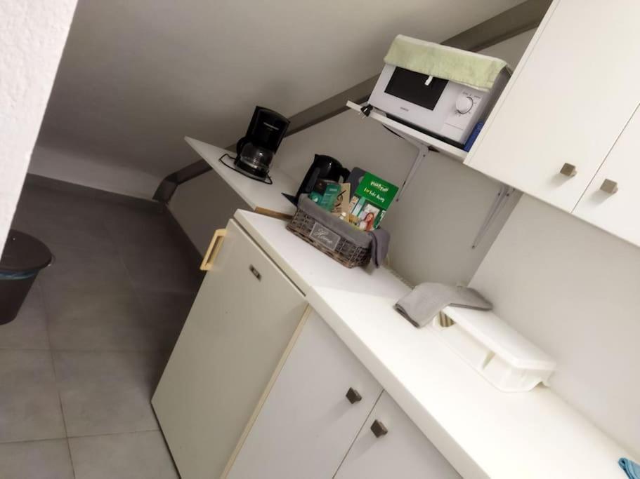 Cozy Apartment Near To The Airport Kuvarász Kültér fotó