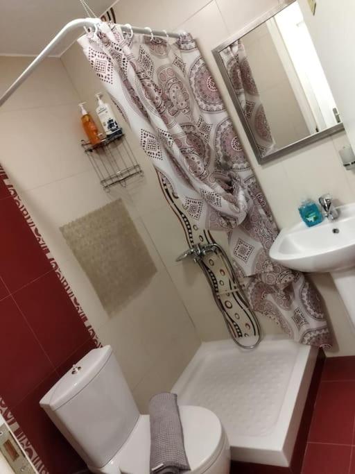 Cozy Apartment Near To The Airport Kuvarász Kültér fotó