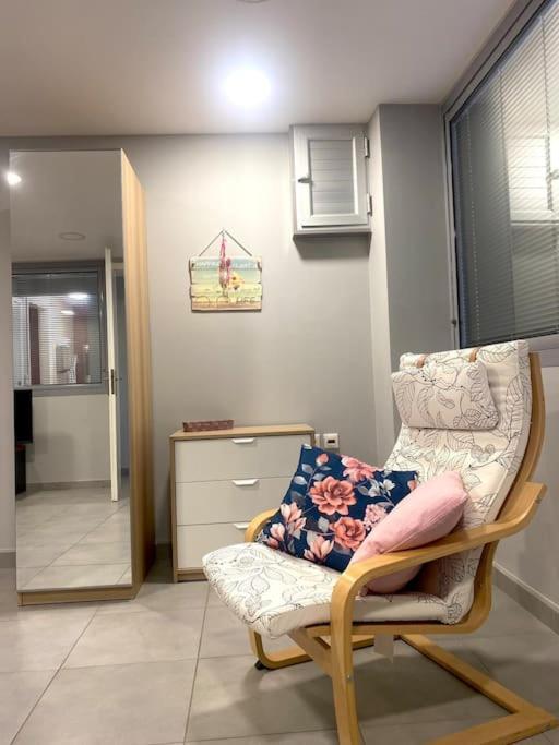 Cozy Apartment Near To The Airport Kuvarász Kültér fotó